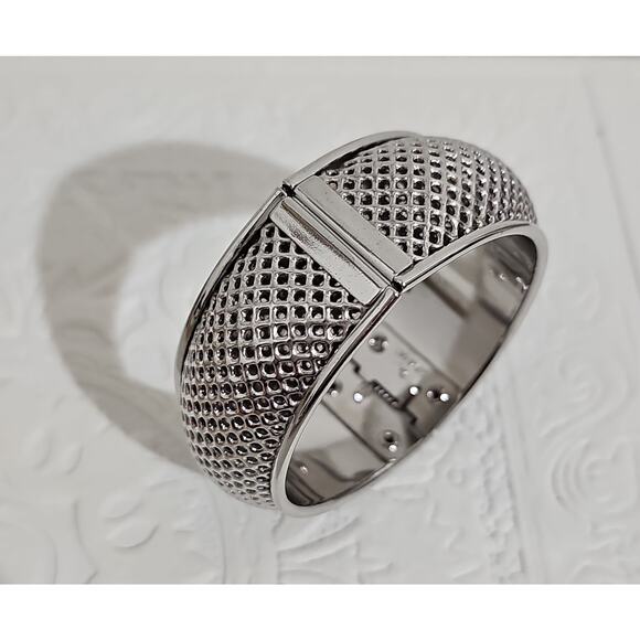 Vintage Sarah Coventry Silver Tone Bangle Clamper Bracelet 3D Metal Mesh - Picture 1 of 8